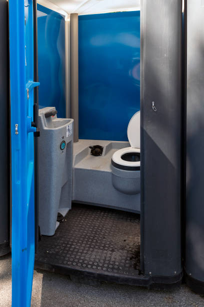 Portable Toilet Options We Offer in Braidwood, IL